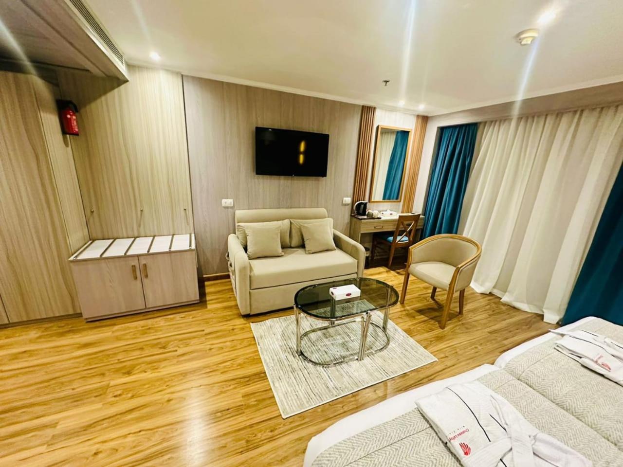 Ms Chateau Lafayette Nile Cruise - 4 Nights From Luxor Each Monday And 3 Nights From Aswan Each Friday Exteriör bild
